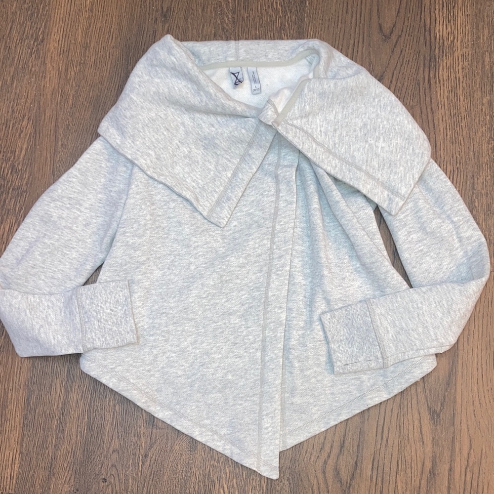 Z by Zella Girls Gray Flyaway Sweatshirt   Size L(10/12)